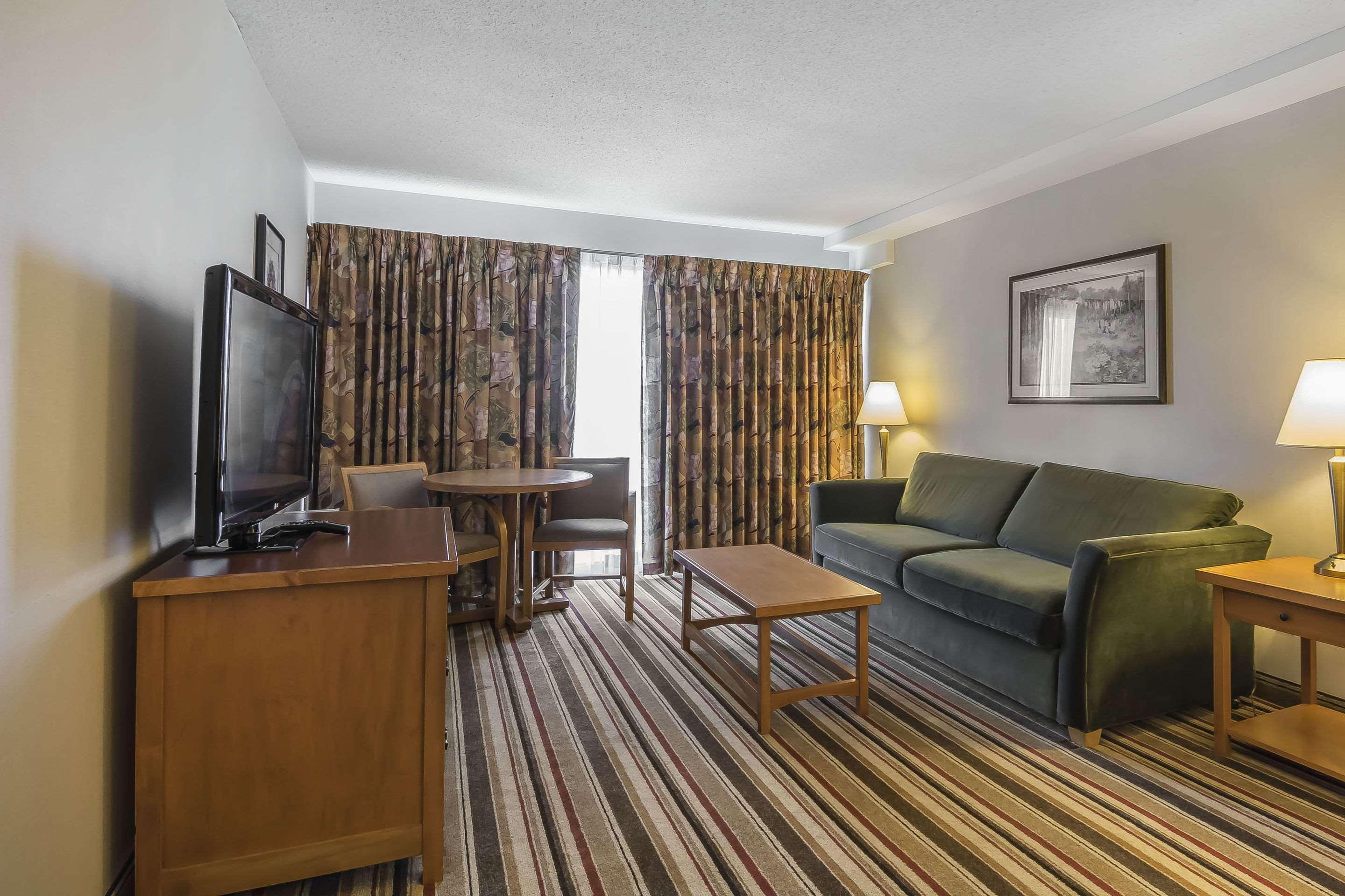 Doubletree By Hilton Calgary North Hotel Kültér fotó