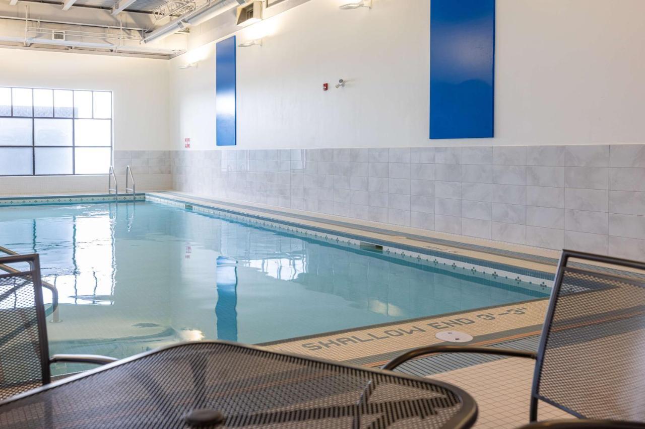 Doubletree By Hilton Calgary North Hotel Kültér fotó