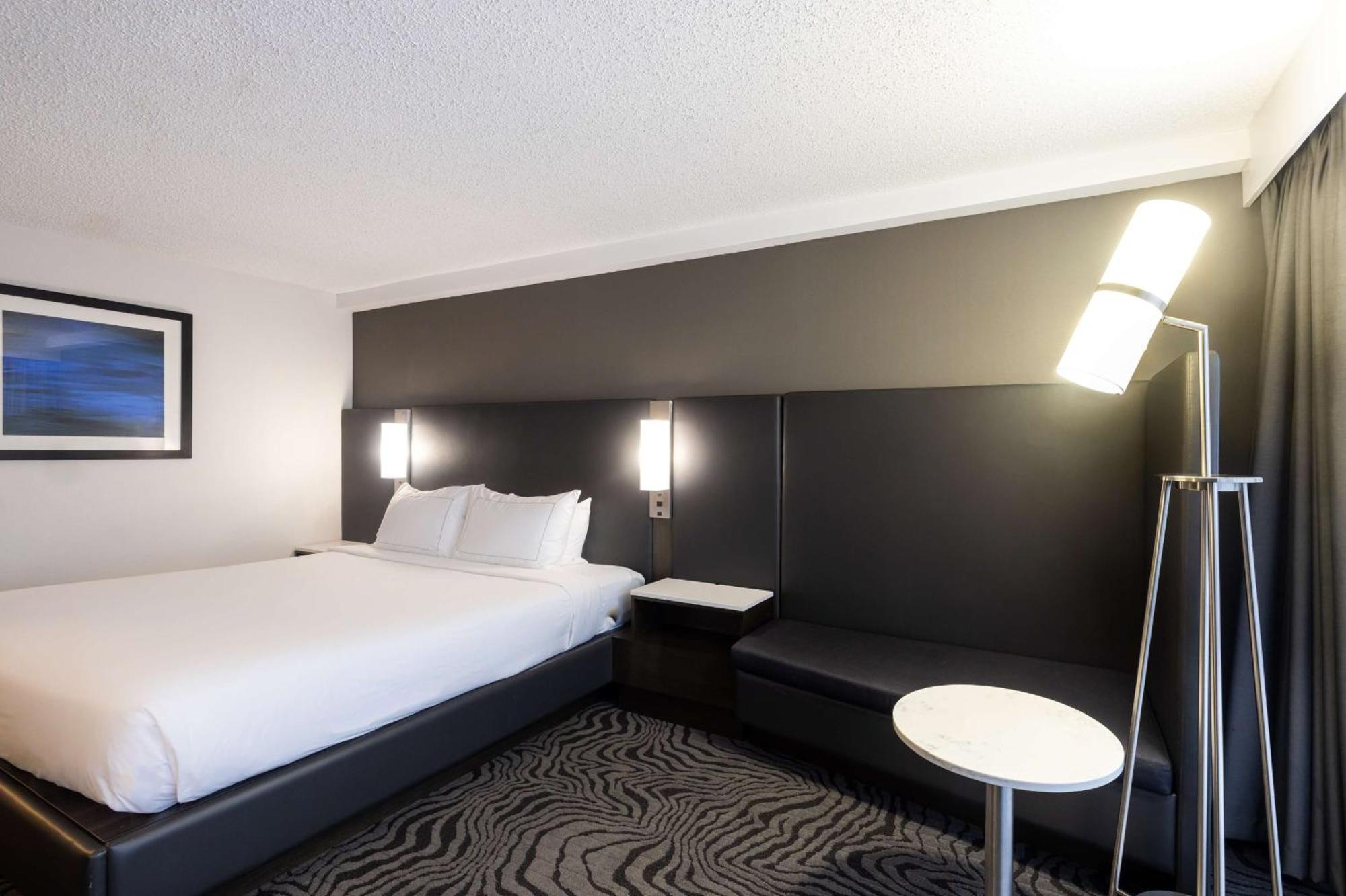 Doubletree By Hilton Calgary North Hotel Kültér fotó